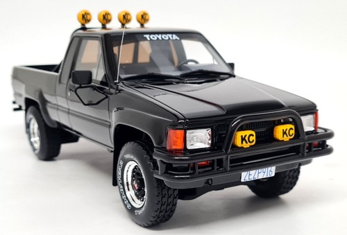 Otto toyota hilux sr5 - 1/18,