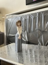 LLADRO STANDING LADY PORCELAIN