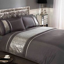 RITZ GLITZY SEQUIN DETAIL