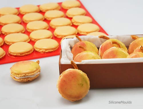 Red double sided - sided, macaron