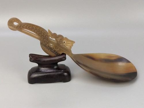 Large horn spoon - with, dragon
