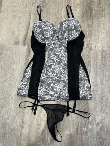 Ann summers kissing - summers, cleavage