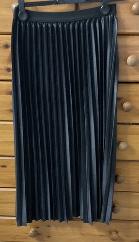 Ladies pleated black long midi - pleated,