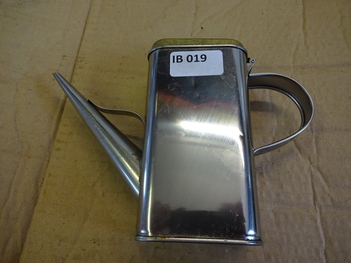 Oil jug tin - /, brass