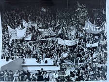 PRESS PHOTO 1968 EUROPEAN CUP FINAL MANCHESTER UNITED V BENFICA - UNITED FANS