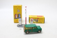DINKY ATLAS TOYS 197 - MORRIS MINI-TRAVELLER & ESSO FUEL PUMPS