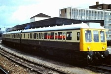 PHOTO  CLASS 117 3-CAR DMU SET