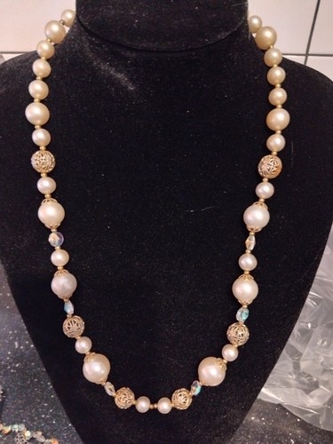 Vintage faux pearl necklace