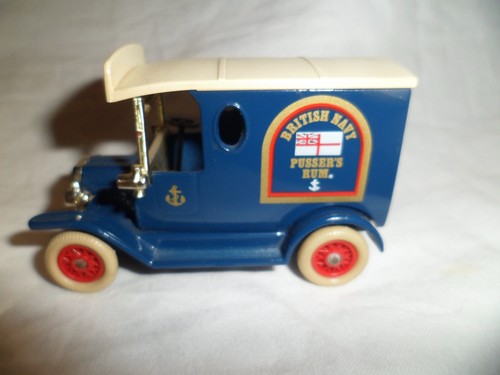 Lledo model ford van - van, pussers