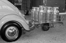 Monowheel trailer fitted to a Volkswagen beetle Motor Show 1960 Car Old Photo 1