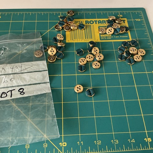 Small unusual buttons - , green