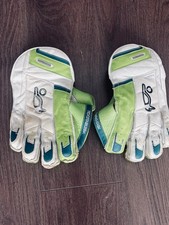 Kookaburra wicket keeping