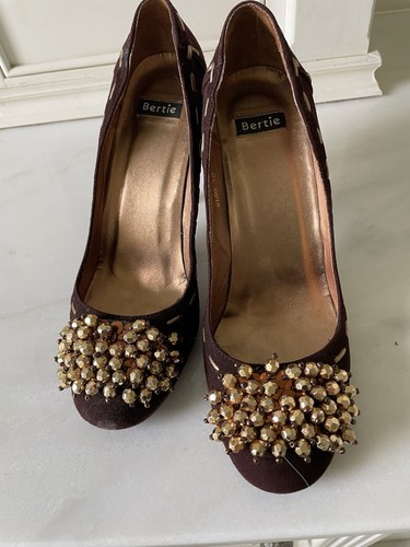 Brown suede court shoes - court, by