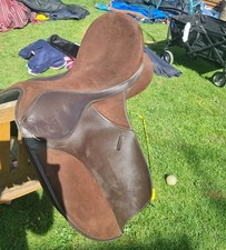 Thorowgood none changable 17 1/2 saddle .has had new leather girth straps