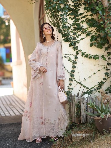 Noor luxe chikankari lawn - chikankari, 💯