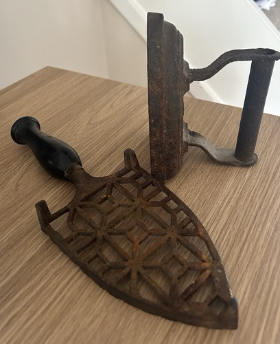 Vintage cast iron flat - cast,