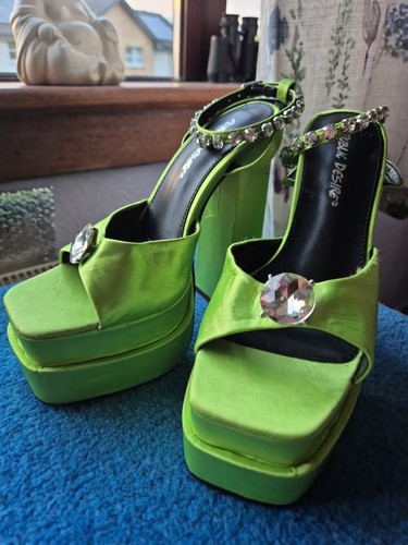 Lime green public - green,