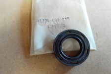 HONDA CR125  CR125R  1979-1985  GENUINE RIGHT HAND CRANK SEAL - # 91204-444-005