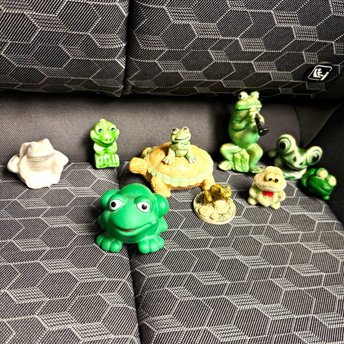 Vintage frog figurines - frog,