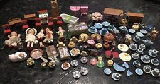 bundle vintage /retro dolls house furniture,kitchen bits plus 5 dolls etc….