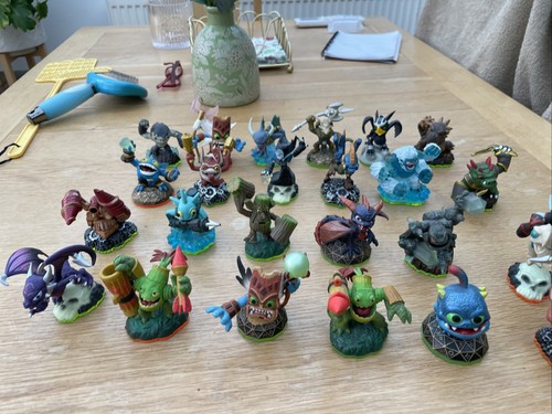Skylanders large bundle - skylanders,