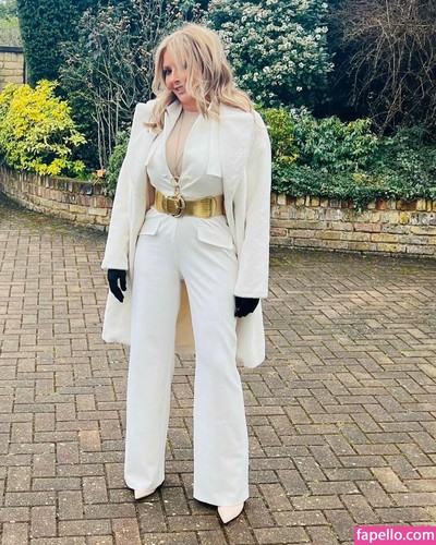 Carol vorderman 8 5 - 11", 8.5"