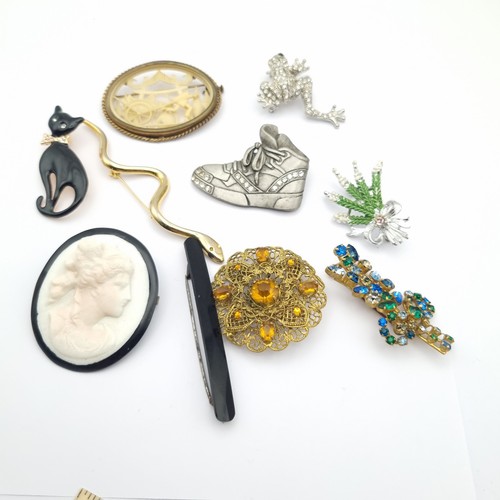 Brooch job lot - brooch,