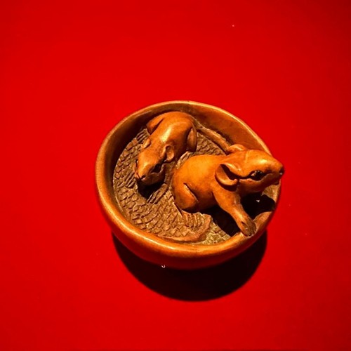 Japanese netsuke hand - netsuke, carved