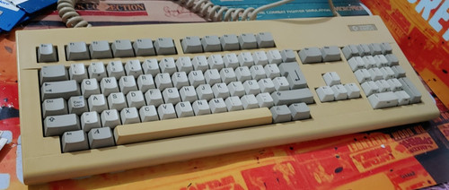 Commodore amiga 2000 keyboard - amiga,