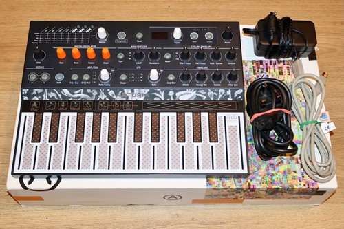 Arturia microfreak hybrid - -,