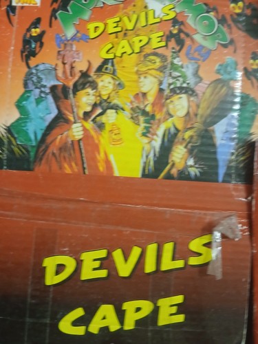 Joblot red devil cape cloak - 50,