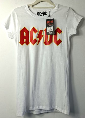 Bnwt graphic white - graphic, short