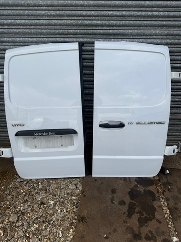 White pair rear door - white,