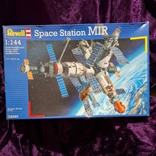 Revell 1/144 Model Kit Space