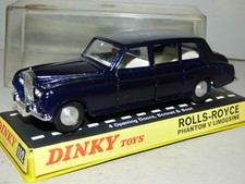 Dinky Toys 152 Rolls Royce Phantom V Limousine dark blue-black, blue base plate