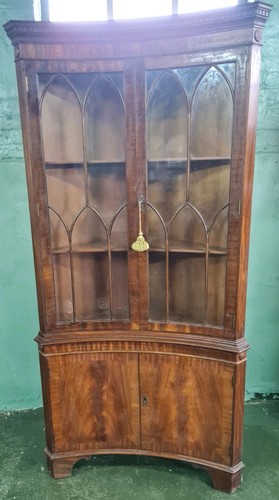 Curved corner display cabinet - ,