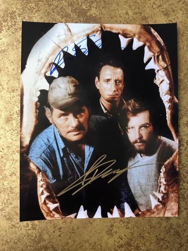 Jaws signed 8x10 photo - jaws,