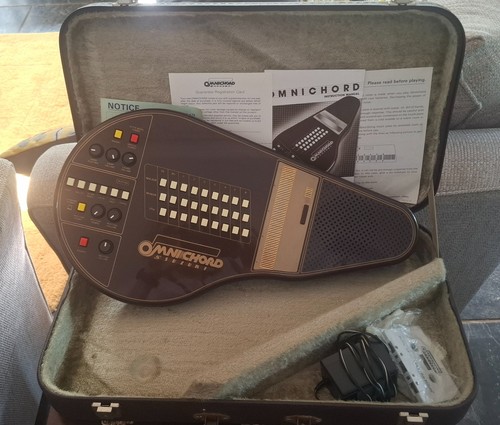 Suzuki omnichord with - suzuki, om-27