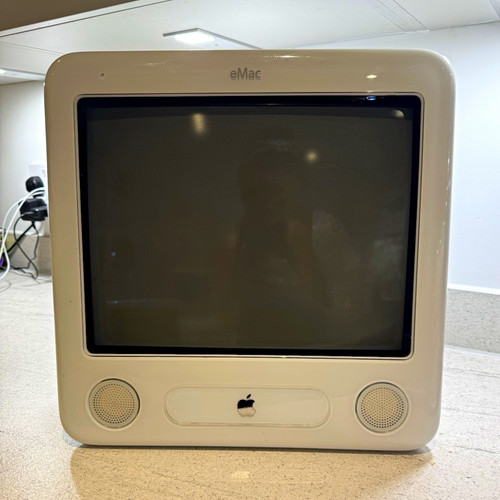 Apple emac 17in - crt, all-in-one