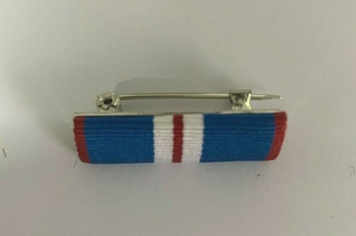 Clutch pin on ribbon bar - &,