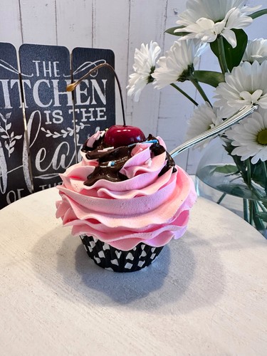 Dezicakes fake cupcake pink - dezicakes,