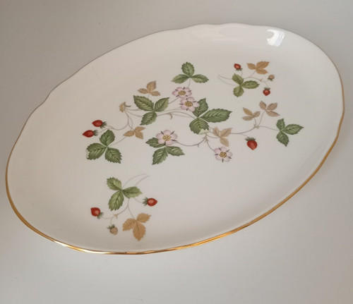 Wedgwood wild strawberry - wild, bone