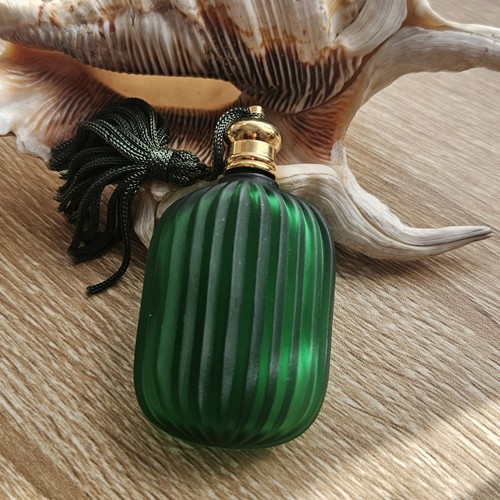 Vintage small ribbed perfume - small,