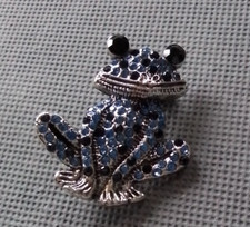Vintage style frog  brooch with stunning inset faux diamonds.
