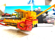 BRITAINS.1:32.FARM.NEW HOLLAND