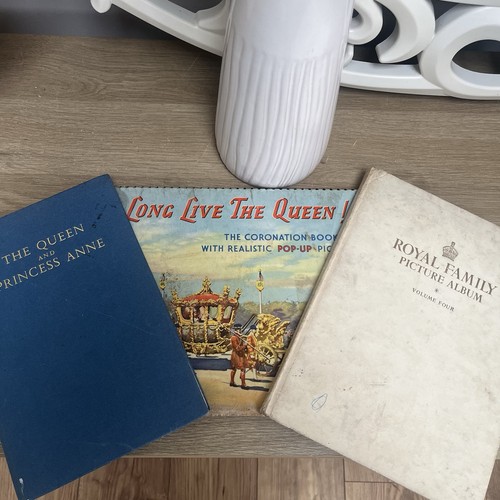 Vintage royal family - vintage, book