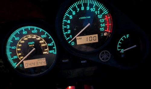 Yamaha fzs 600 - ♻️,