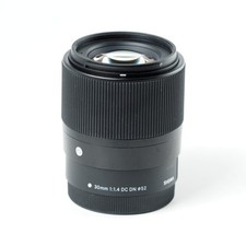 SIGMA 30mm f/1.4 DC DN