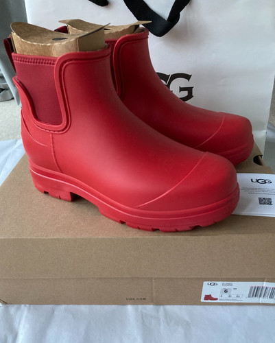 New box ugg droplet - *new, in