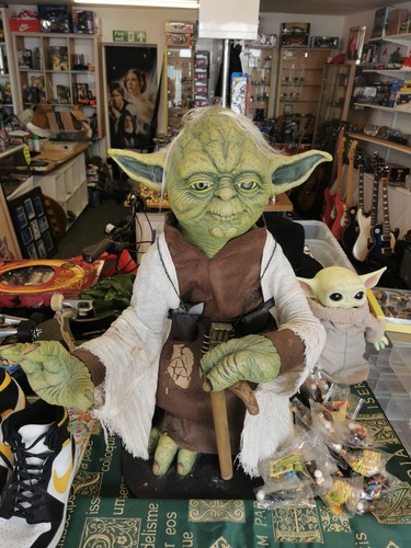Life size yoda figure - size,